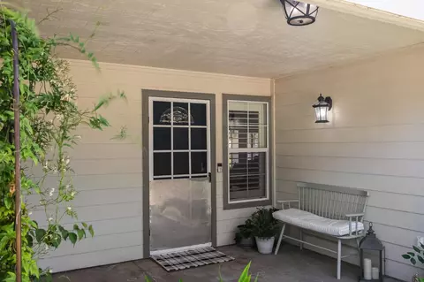 Exterior - 21965 Oak Hill Ln, Clovis, CA 93619 photo 6 of 21