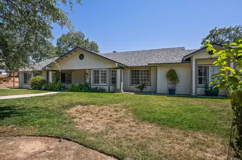 Exterior - 21965 Oak Hill Ln, Clovis, CA 93619 photo 10 of 21