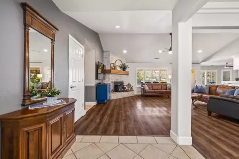 Entry Way - 21965 Oak Hill Ln, Clovis, CA 93619 photo 4 of 6