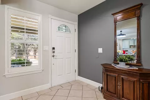 Entry Way - 21965 Oak Hill Ln, Clovis, CA 93619 photo 2 of 6