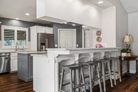 Kitchen - 21965 Oak Hill Ln, Clovis, CA 93619 photo 2 of 9