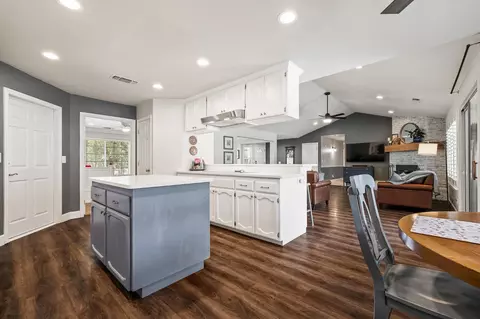 Kitchen - 21965 Oak Hill Ln, Clovis, CA 93619 photo 4 of 9