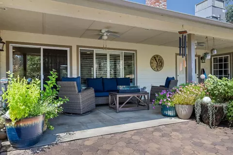 Exterior - 21965 Oak Hill Ln, Clovis, CA 93619 photo 18 of 21
