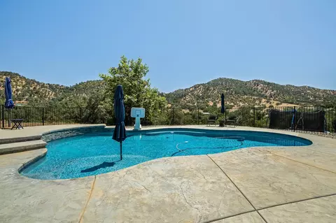 Exterior - 21965 Oak Hill Ln, Clovis, CA 93619 photo 14 of 21