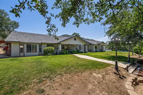 Exterior - 21965 Oak Hill Ln, Clovis, CA 93619 photo 9 of 21