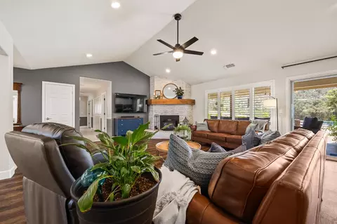Living - 21965 Oak Hill Ln, Clovis, CA 93619 photo 3 of 3