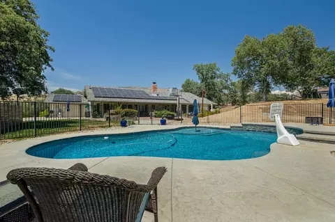 Exterior - 21965 Oak Hill Ln, Clovis, CA 93619 photo 16 of 21