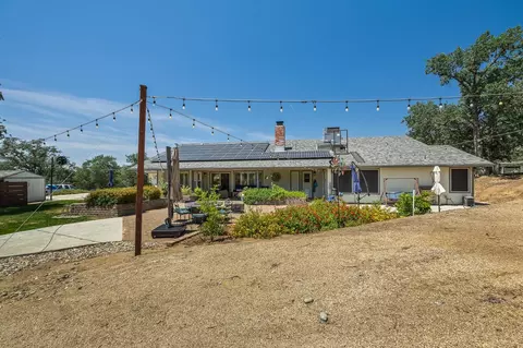 Exterior - 21965 Oak Hill Ln, Clovis, CA 93619 photo 11 of 21