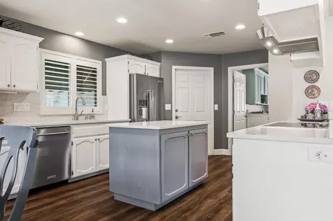 Kitchen - 21965 Oak Hill Ln, Clovis, CA 93619 photo 3 of 9