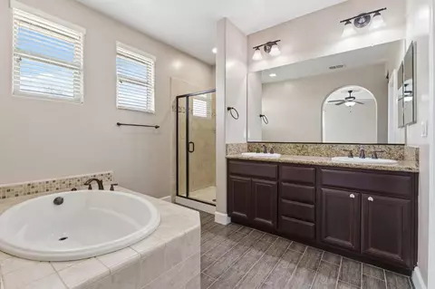 Bath - 2977 Twinberry Ave, Clovis, CA 93619 photo 2 of 2