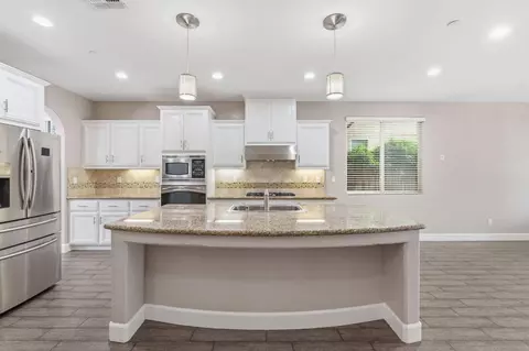 Kitchen - 2977 Twinberry Ave, Clovis, CA 93619 photo 2 of 4