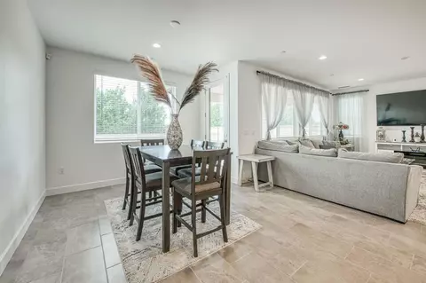 Dining - 1122 Creekside Ave, Madera, CA 93636 photo 2 of 3