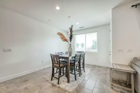 Dining - 1122 Creekside Ave, Madera, CA 93636 photo 1 of 3