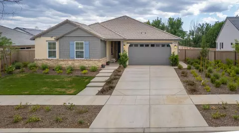 Exterior - 1122 Creekside Ave, Madera, CA 93636 photo 2 of 12