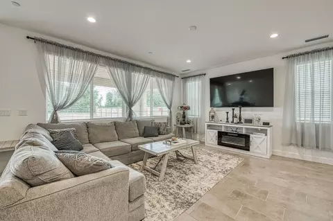 Living - 1122 Creekside Ave, Madera, CA 93636 photo 1 of 1