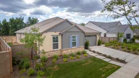 Exterior - 1122 Creekside Ave, Madera, CA 93636 photo 8 of 12