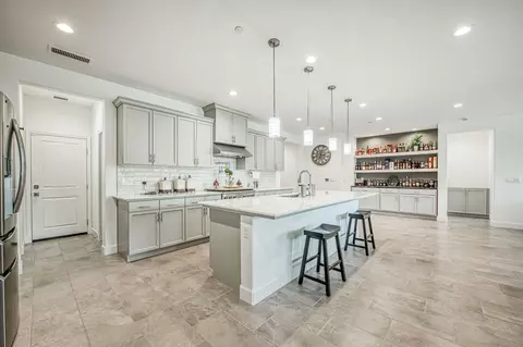 Kitchen - 1122 Creekside Ave, Madera, CA 93636 photo 4 of 7