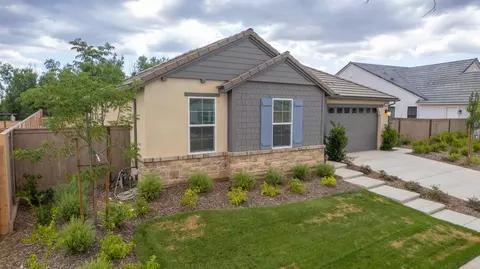 Exterior - 1122 Creekside Ave, Madera, CA 93636 photo 9 of 12