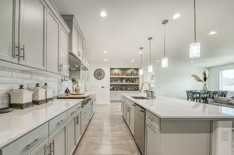 Kitchen - 1122 Creekside Ave, Madera, CA 93636 photo 5 of 7