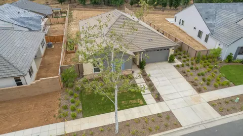 View/Area - 1122 Creekside Ave, Madera, CA 93636 photo 1 of 9