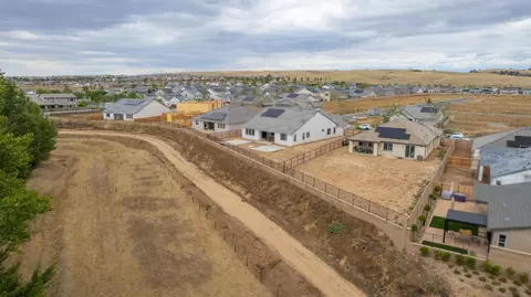 View/Area - 1122 Creekside Ave, Madera, CA 93636 photo 7 of 9