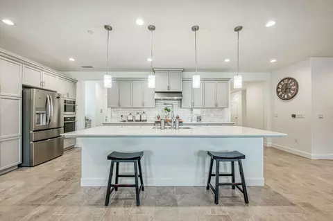 Kitchen - 1122 Creekside Ave, Madera, CA 93636 photo 3 of 7