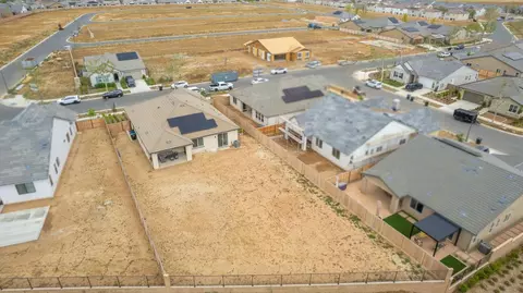 View/Area - 1122 Creekside Ave, Madera, CA 93636 photo 6 of 9