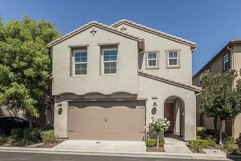 1363 Joy Dr, Clovis, CA 93619