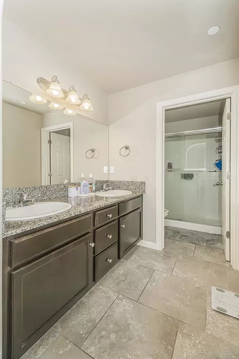 Bath - 1363 Joy Dr, Clovis, CA 93619 photo 2 of 3