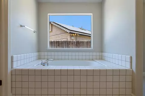 Bath - 1471 N Terry Ave, Clovis, CA 93619 photo 3 of 6