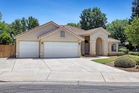 Exterior - 1471 N Terry Ave, Clovis, CA 93619 photo 4 of 9