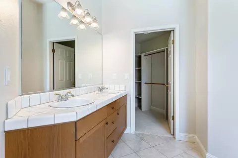 Bath - 1471 N Terry Ave, Clovis, CA 93619 photo 1 of 6