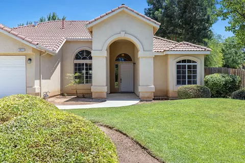 Exterior - 1471 N Terry Ave, Clovis, CA 93619 photo 5 of 9