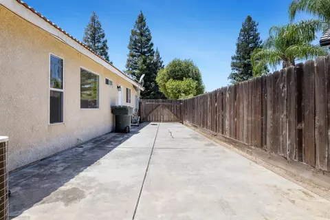 Exterior - 1471 N Terry Ave, Clovis, CA 93619 photo 9 of 9