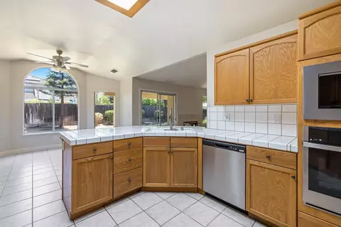 Kitchen - 1471 N Terry Ave, Clovis, CA 93619 photo 2 of 5