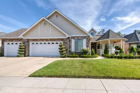 55 Serena Ave, Clovis, CA 93619