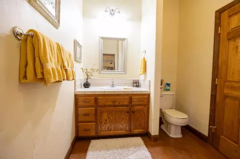 Bath - 1087 Ben Hur, Raymond, CA 93653 photo 6 of 10