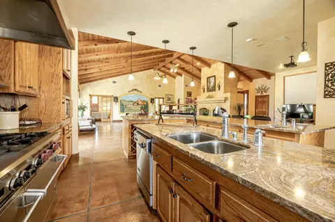 Kitchen - 1087 Ben Hur, Raymond, CA 93653 photo 4 of 7