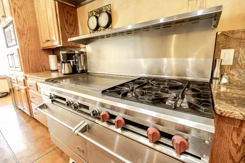 Kitchen - 1087 Ben Hur, Raymond, CA 93653 photo 3 of 7