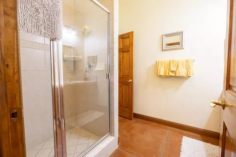 Bath - 1087 Ben Hur, Raymond, CA 93653 photo 5 of 10