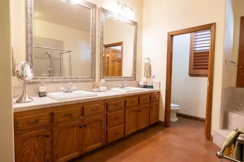 Bath - 1087 Ben Hur, Raymond, CA 93653 photo 2 of 10