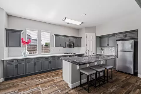 Kitchen - 3128 Powers Ave, Clovis, CA 93619 photo 3 of 6