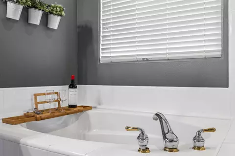 Bath - 3128 Powers Ave, Clovis, CA 93619 photo 4 of 8