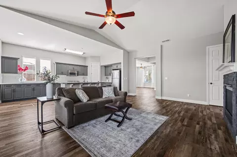 Living - 3128 Powers Ave, Clovis, CA 93619 photo 9 of 11