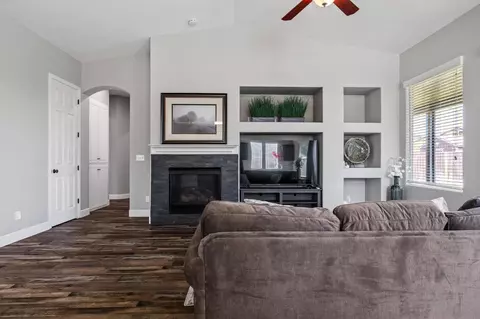 Living - 3128 Powers Ave, Clovis, CA 93619 photo 10 of 11