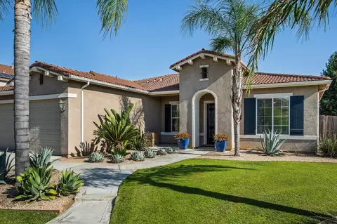 Exterior - 3128 Powers Ave, Clovis, CA 93619 photo 3 of 13