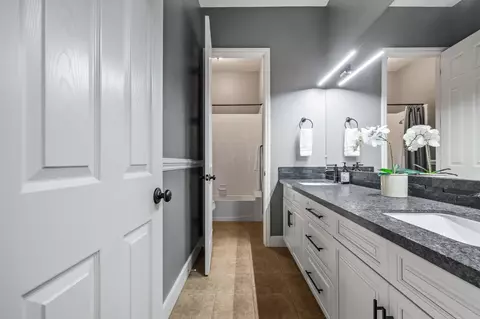 Bath - 3128 Powers Ave, Clovis, CA 93619 photo 5 of 8