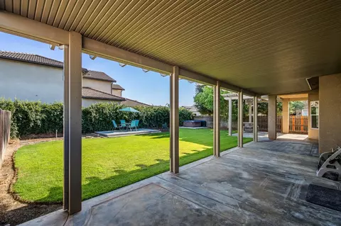 Exterior - 3128 Powers Ave, Clovis, CA 93619 photo 9 of 13