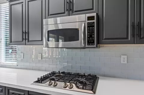 Kitchen - 3128 Powers Ave, Clovis, CA 93619 photo 5 of 6
