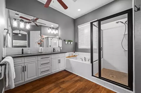 Bath - 3128 Powers Ave, Clovis, CA 93619 photo 1 of 8